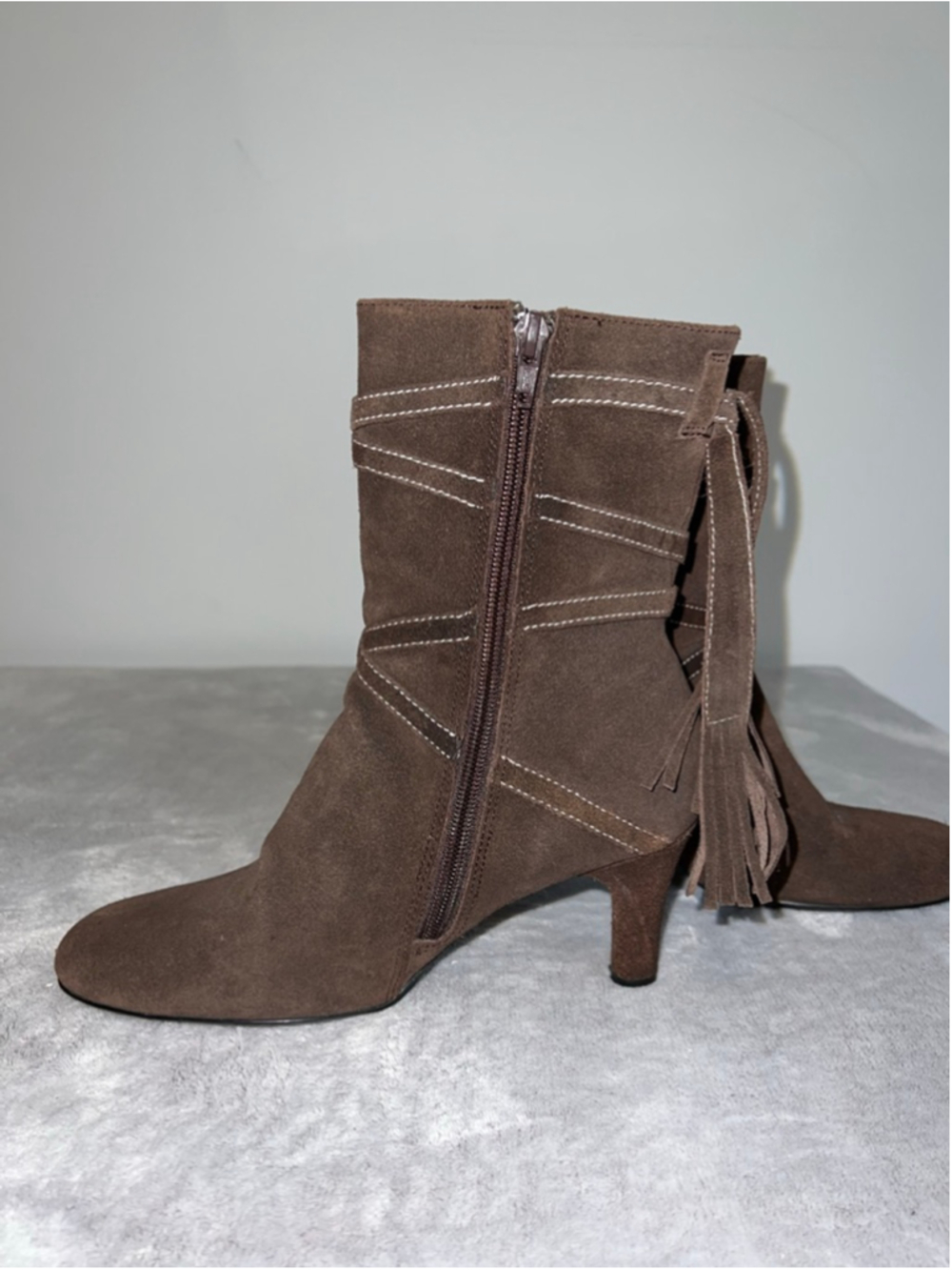 Women's Bisou Bisou Brown Suede Ankle Boots Size 7.5 - Picture 3 of 10